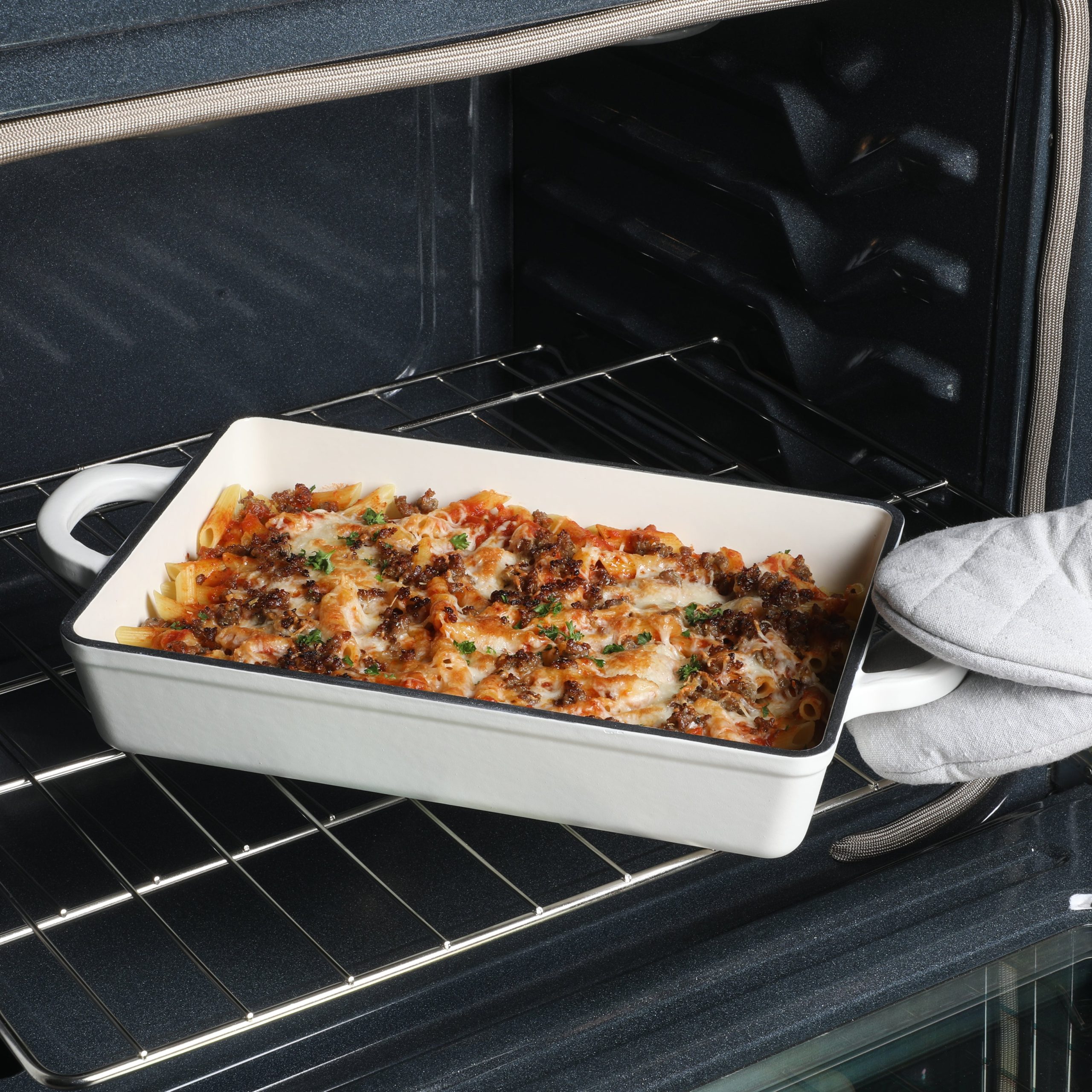 Crock-Pot Artisan 13" Enameled Cast Iron Lasagna Pan, Matte Linen White - Image 3