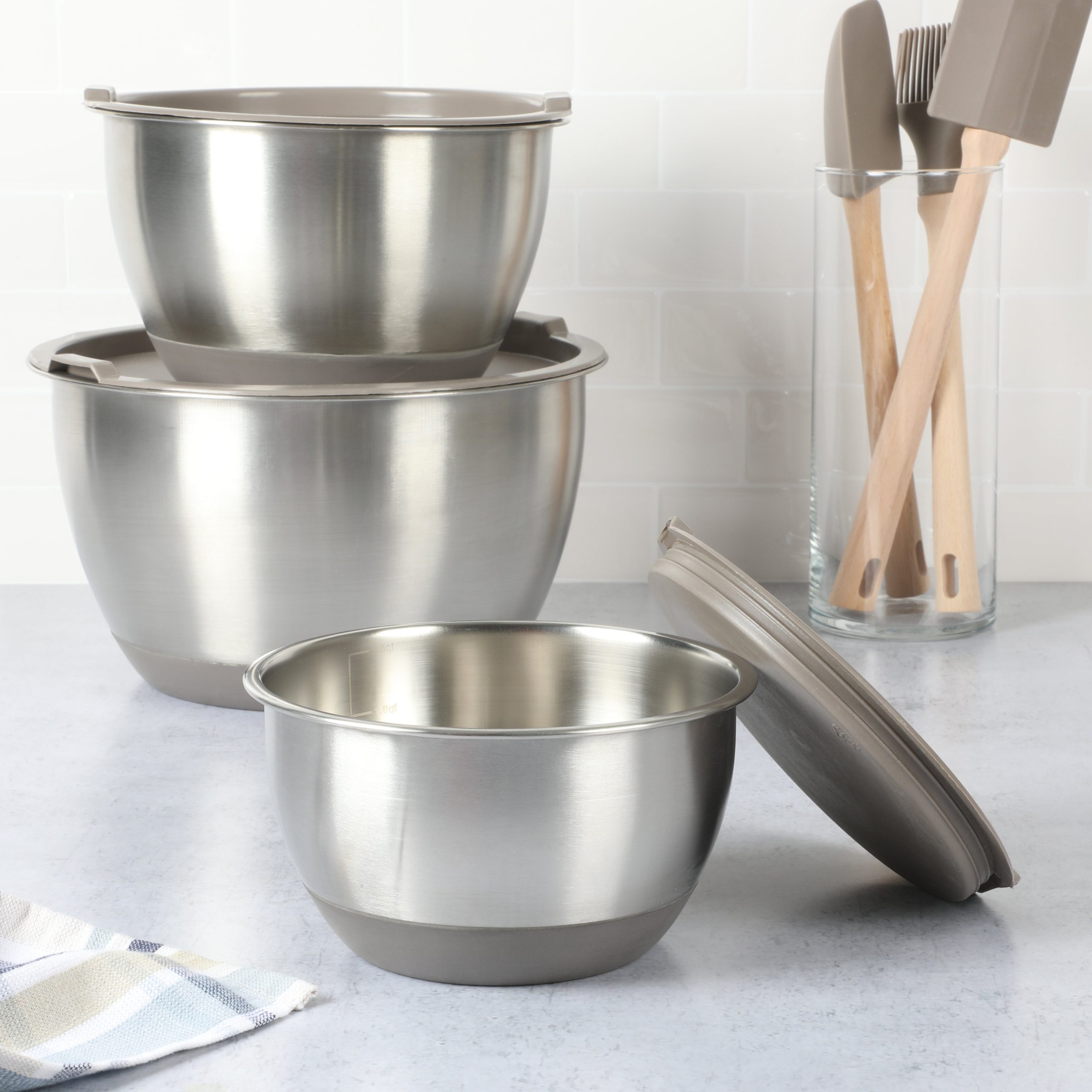 Martha Stewart Rhinewell 6-Piece Mirror Polish Stainless Steel Mixing Bowls w/ Lid and Non-Slip Base - Image 3