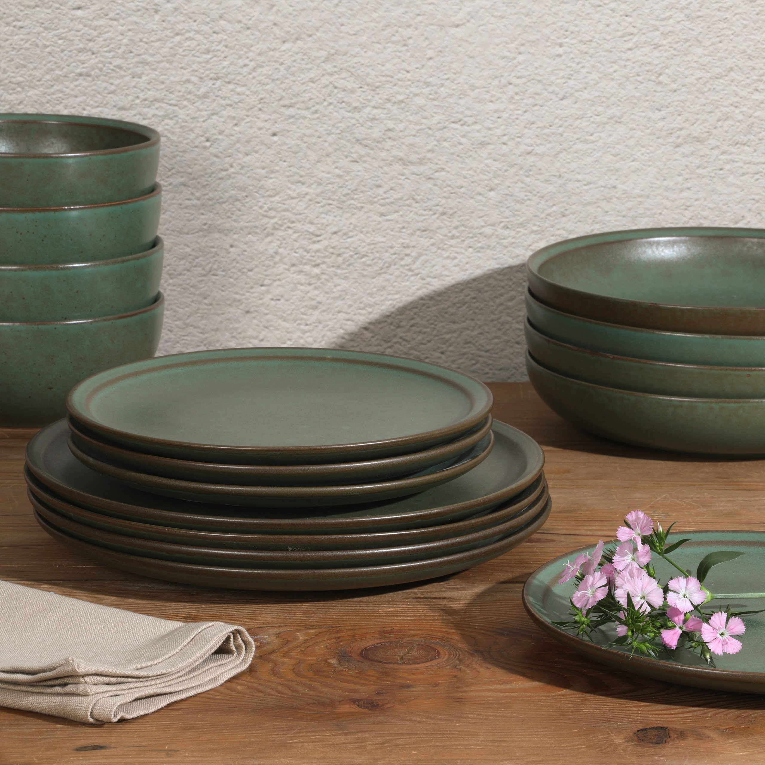 Gibson Elite Beckett Stoneware Matte Reactive Glaze 16 Piece (Service for 4) Plates and Bowls Dinnerware Set - Image 4