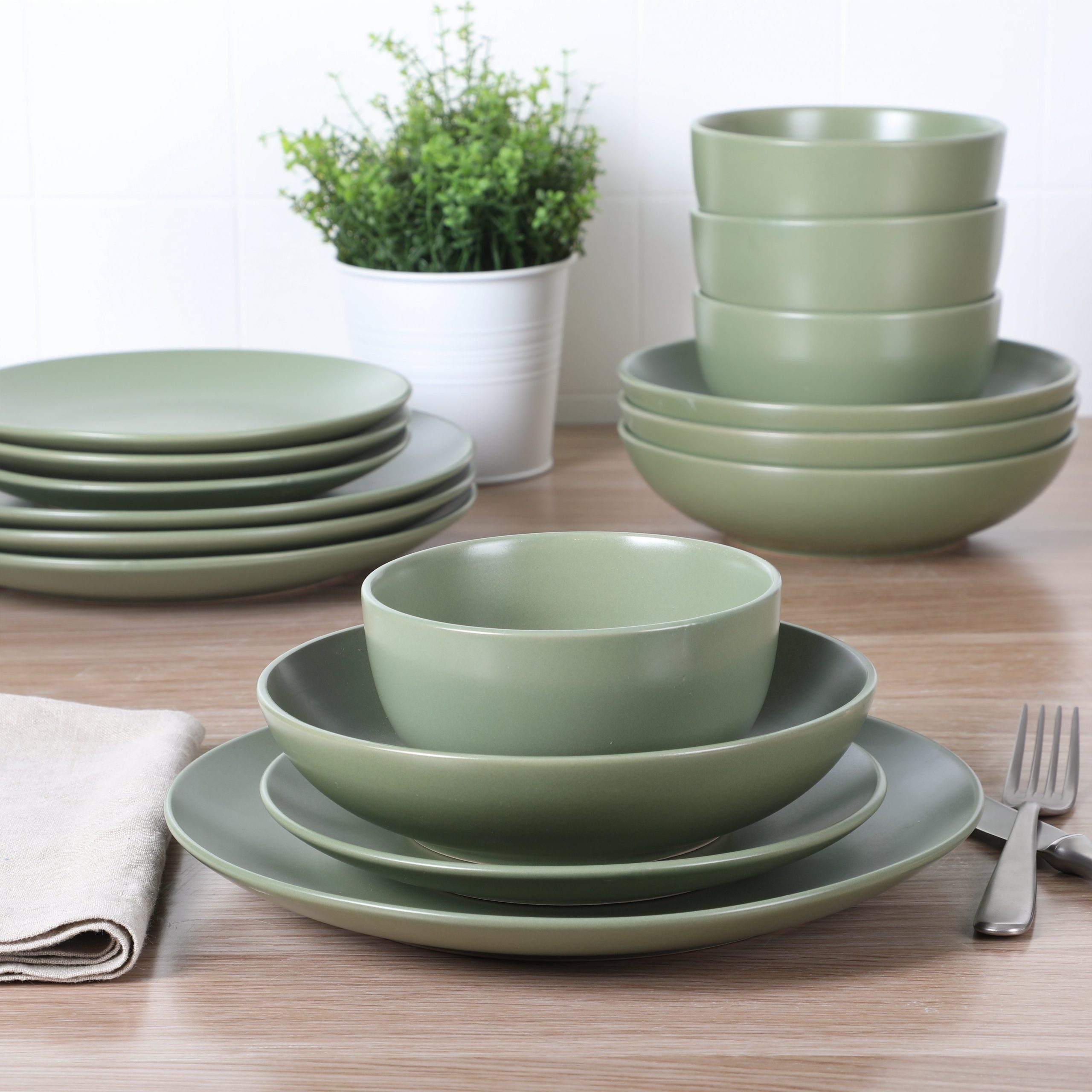 Gibson Home Queenslane 16 Piece Double Bowl Plates and Bowls Dinnerware Set - Image 8