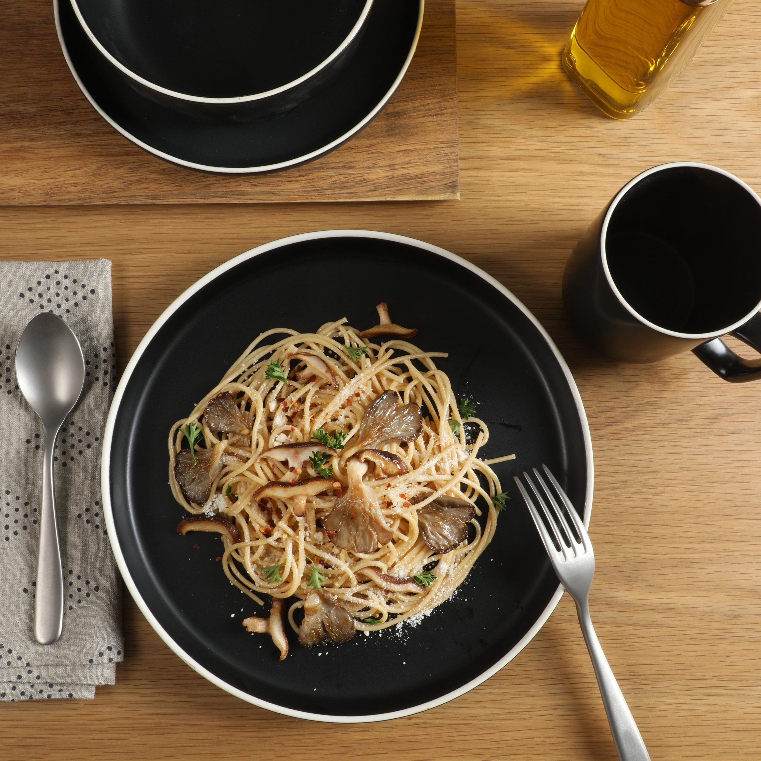 Gibson Home Zuma Nuevo 32 Piece Plates, Bowls, and Mug (Service for 8) Dinnerware Set - Black - Image 3