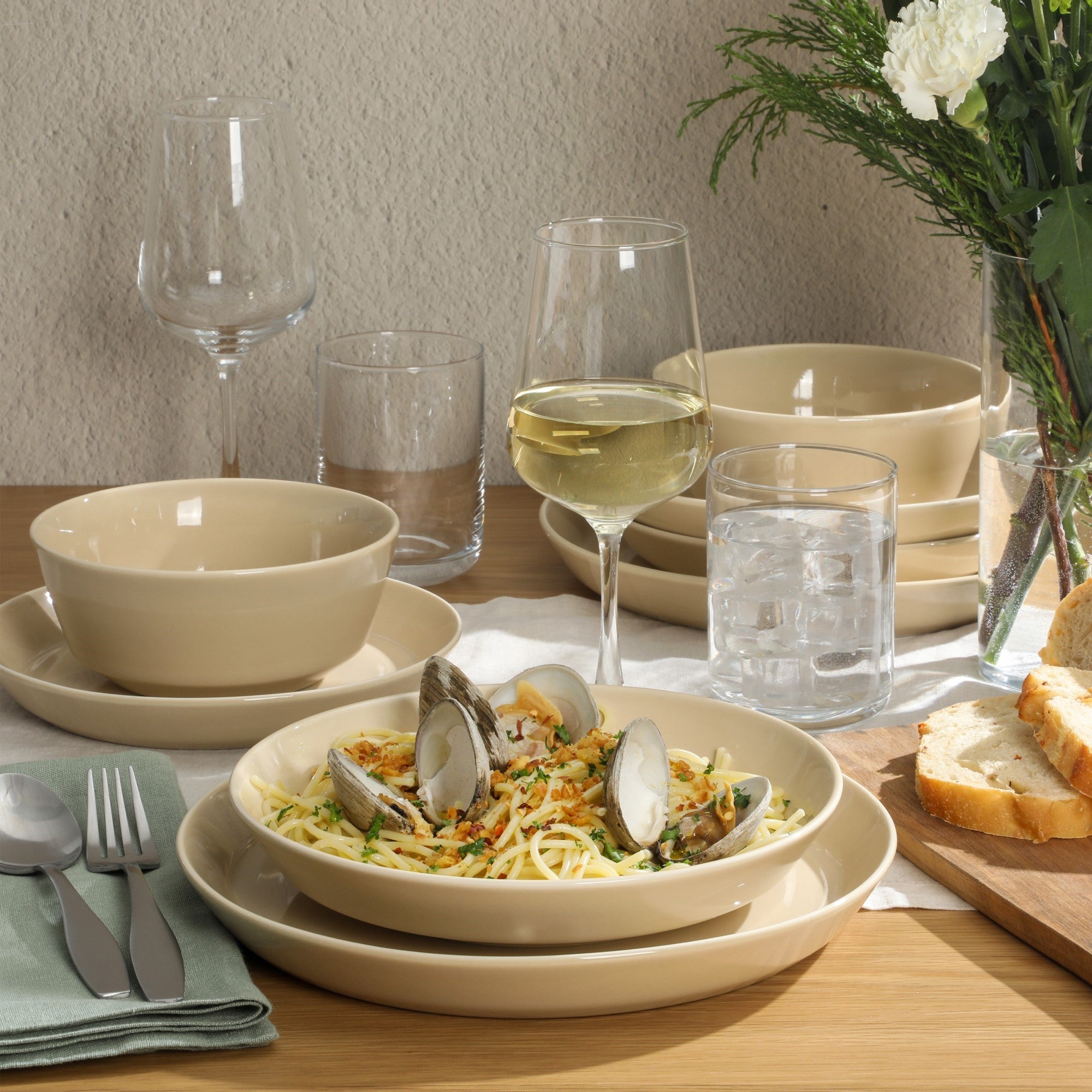 Gibson Home Summer Shades 16 Piece Plates and Bowls Dishes Service for 4 Porcelain Dinnerware Set - Image 9