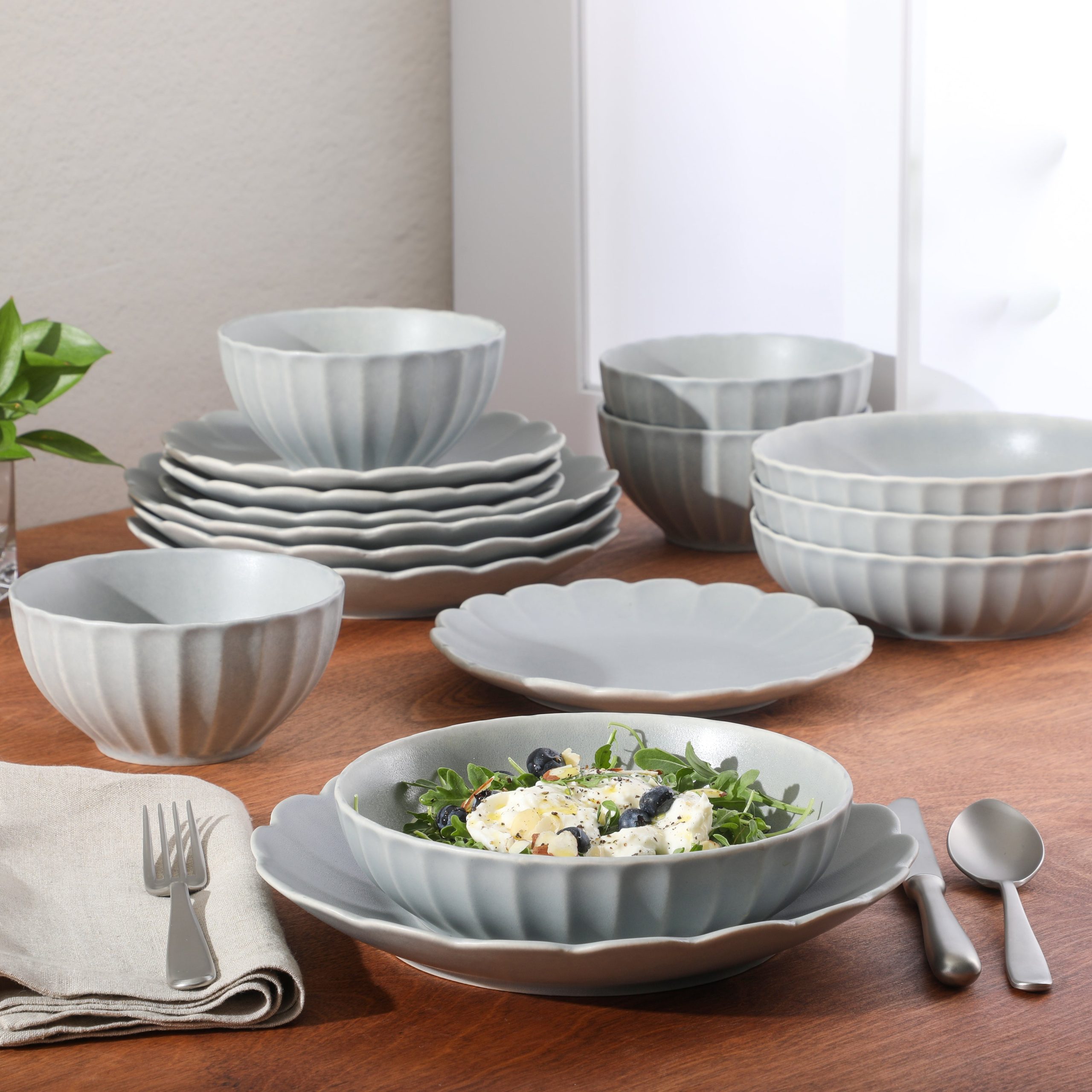 Gibson Elite Malibu Shore 16 Piece Scallop Stoneware Reactive Glaze (Service for 4) Ceramic Plates and Bowls Dinnerware Set - Image 4