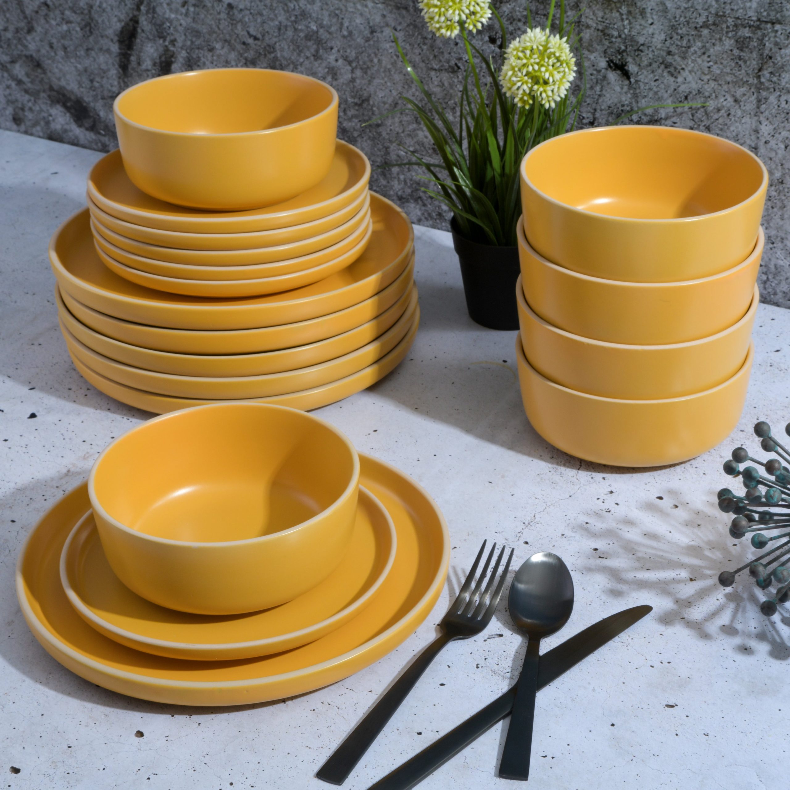Gibson Home Zuma 18-Piece Stoneware Dinnerware Set - Image 5